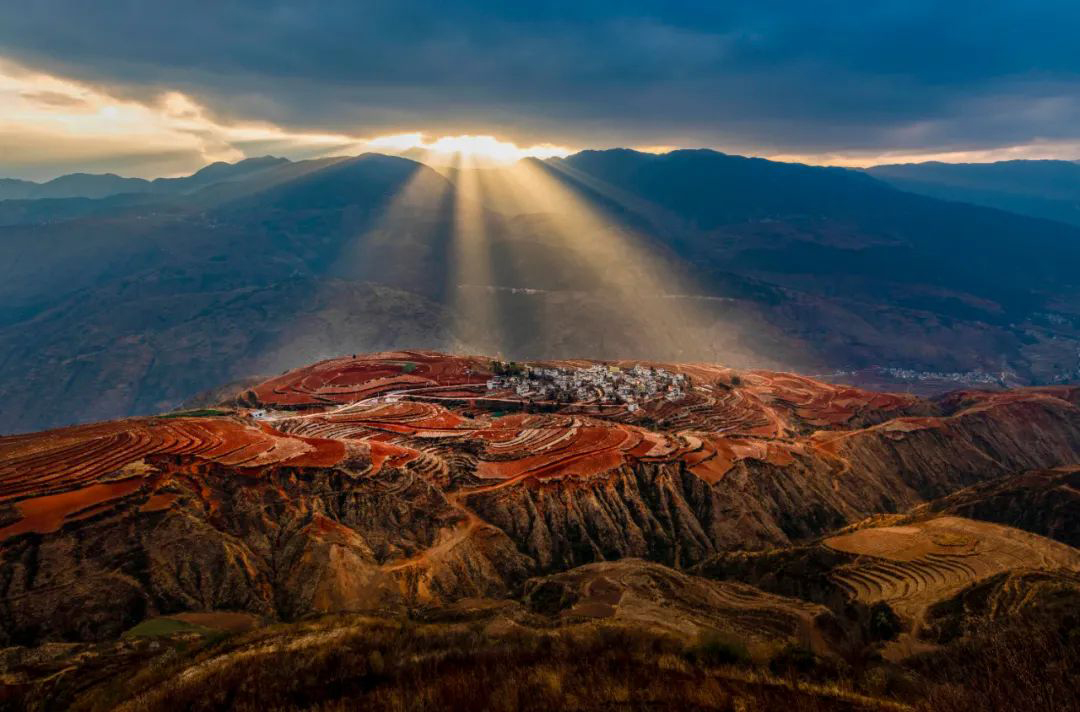 1735219099366133.jpg 《天蕴万物》李军 摄.jpg